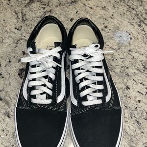 Size 11.5 vans old skools, never worn before.